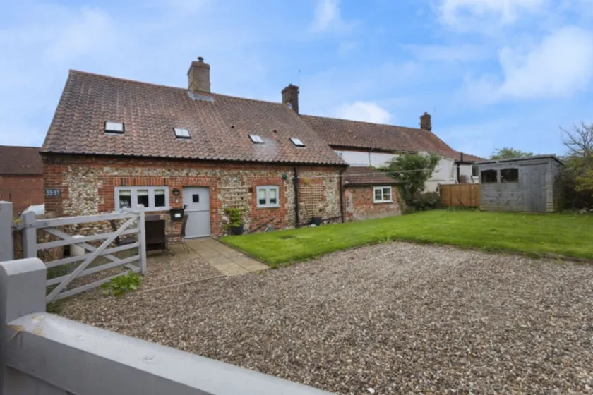 2 Bed 2 Bath 'Luksus Cottage, Car Parking & Garden - Image 1