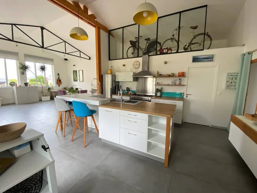 L'Atelier, a pretty, recently built loft-style house with tasteful decor, close to the port,... - Image 1