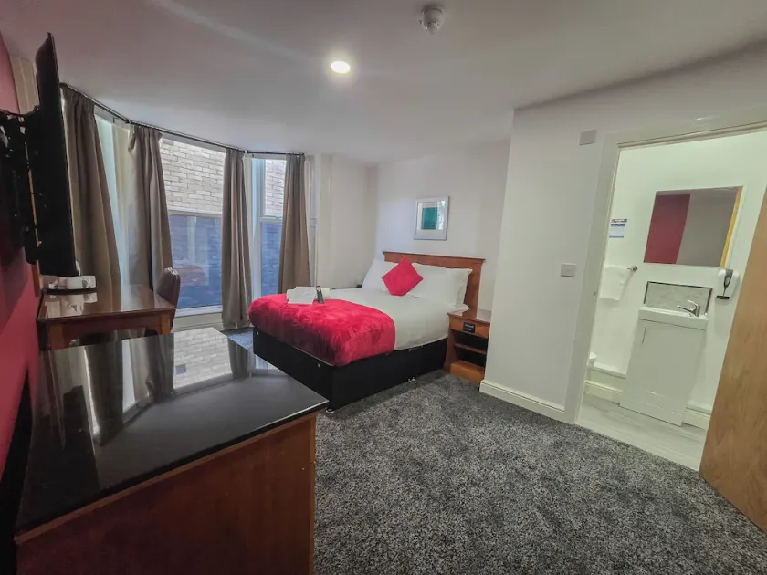 Hullywood rooms with shared kitchen facilities - Image 1