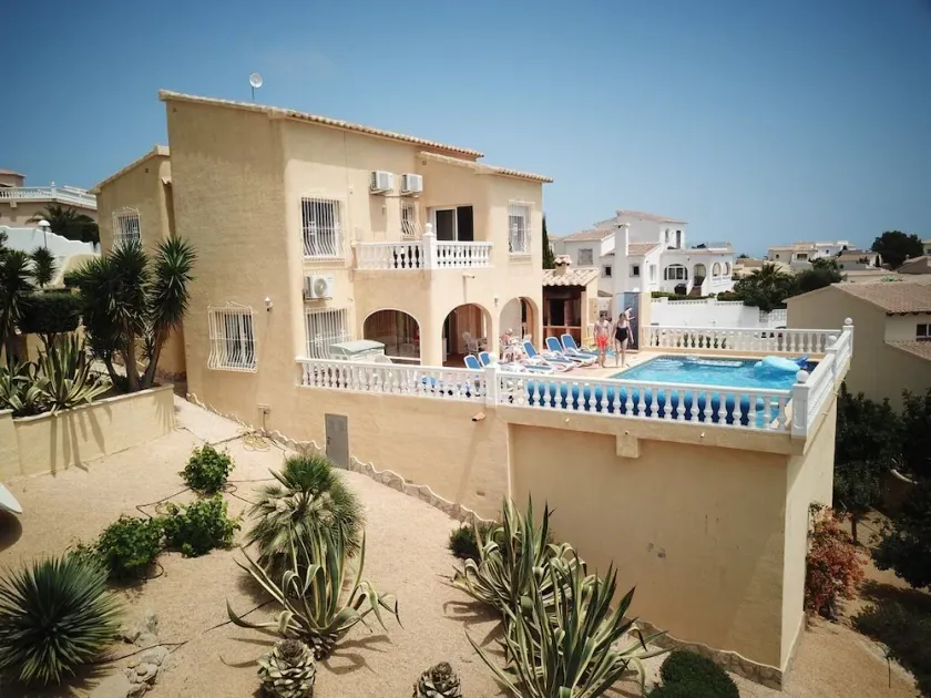 Luxury 6 Bedroom Family Villa with 10m x5m Heated pool air-con every room Wi-Fi - Image 1