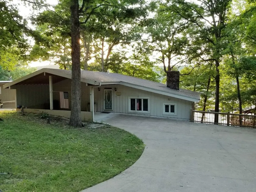 Cozy Lake Front Cottage w/dock, perfect family retreat! - Image 1
