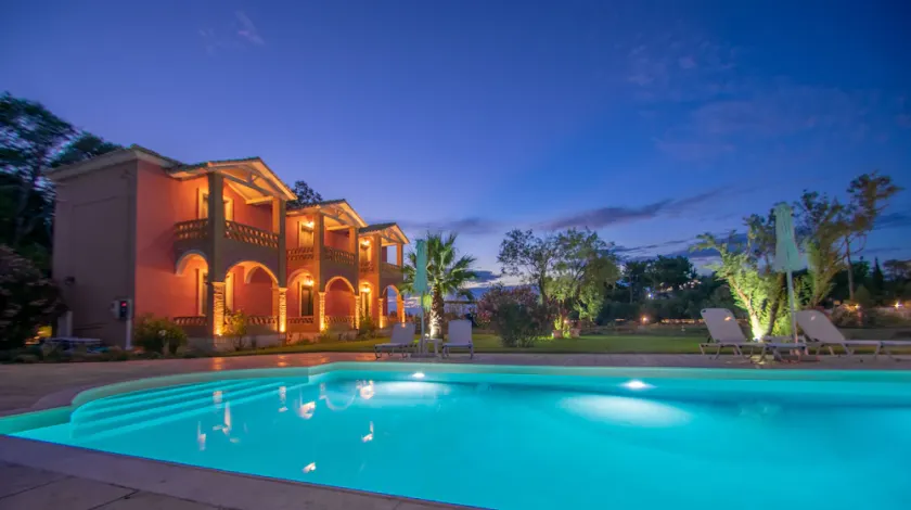 Jumeaux élégantes maisonnettes avec piscine! - Image 1