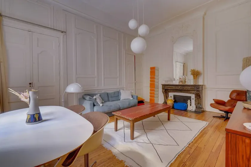 LEYTEIRE: Old apartment of character i et palæ - Image 1