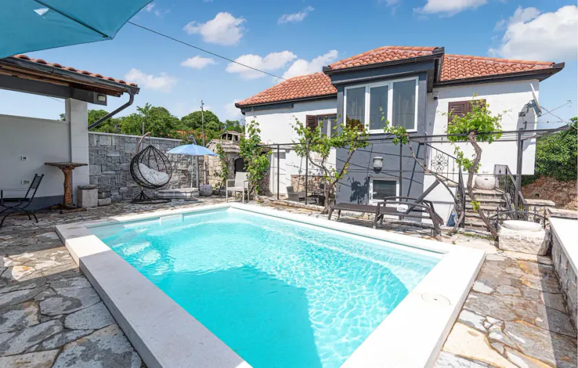 Pet Friendly Home In Danilo - Image 1