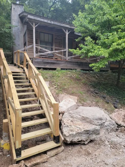 Cowboy Cabin, come sit under the trees - Image 1