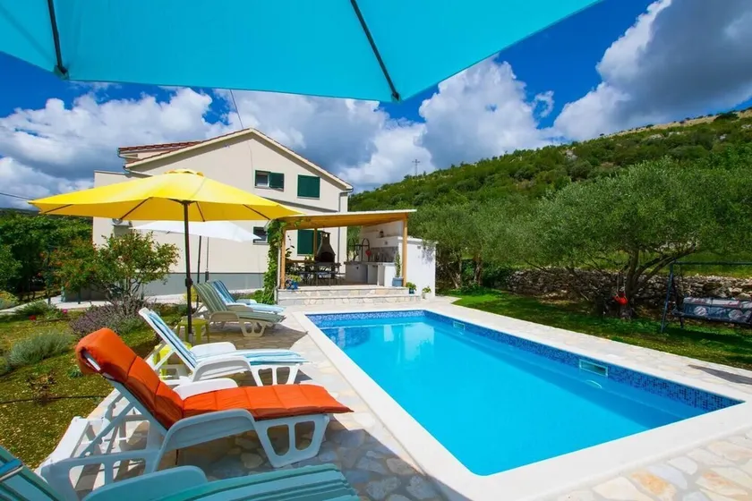 Captivating 5-Bed House in Labin - Image 1