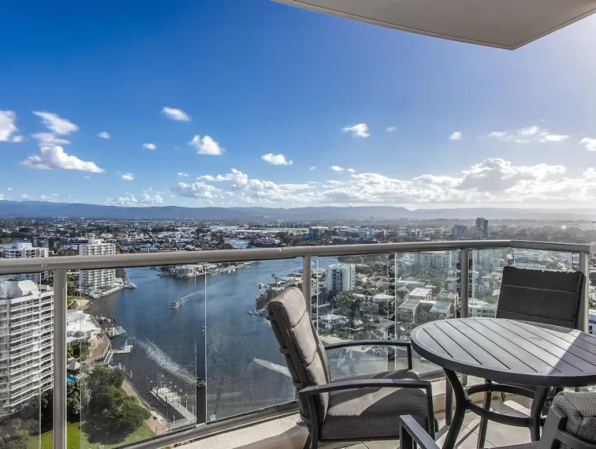 Sweeping views from your modern apartment! - Image 1