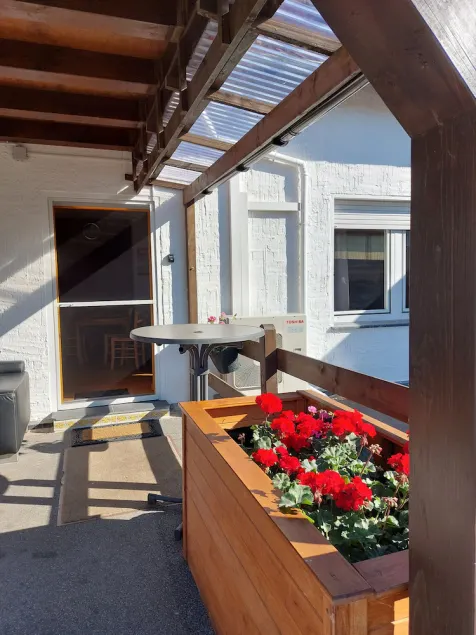 Gemütliche Wohnung in ruhiger Lage - 76m² mit 31m² Terrasse und Großem Parkplatz - Image 1