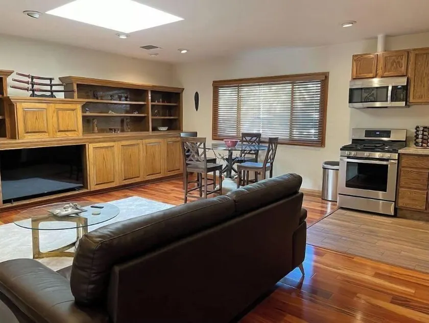 Malibu Canyon, Calabasas 1+1 Luxury Guest Suite - Image 1