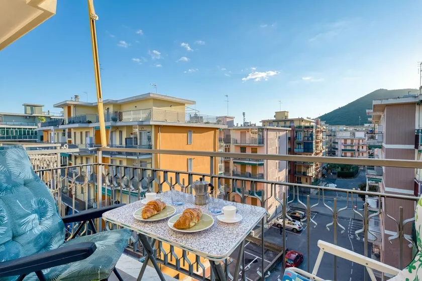 Il Rifugio - Town Center Apartment with Balcony - Happy Rentals - Image 1