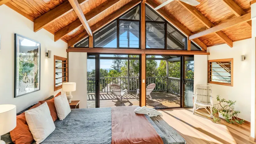 THE Hideaway IN Angourie - Hear the waves from Spookys Beach - Holiday Yamba - Image 1