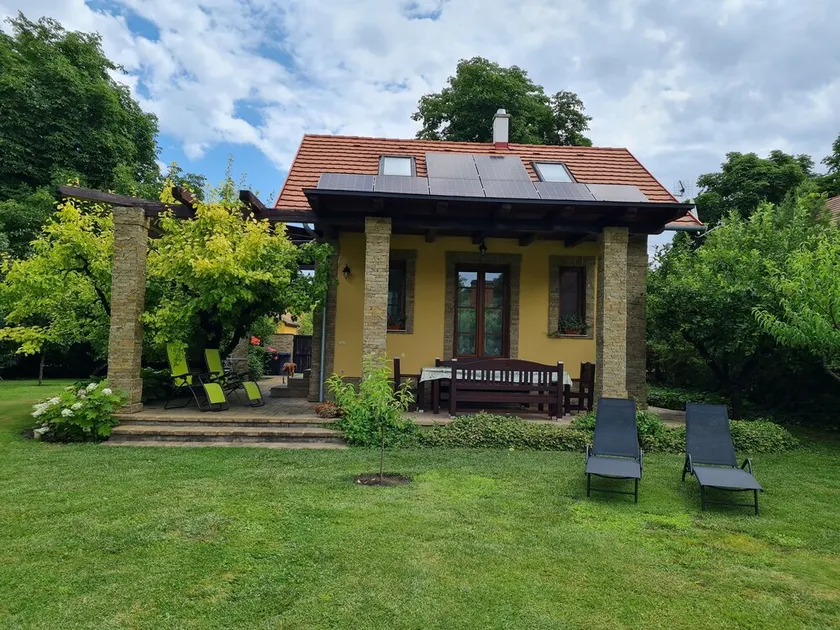 Modern furnished, air-conditioned, exclusive holiday home. - Image 1