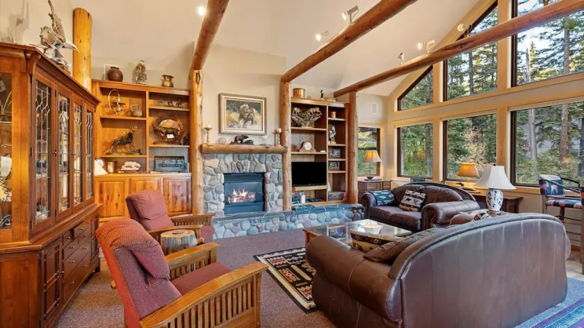 Rustic Ski-In/Ski-Out Townhome- Private Hot Tub, Game Room, Heated 2 Car Garage - Image 1