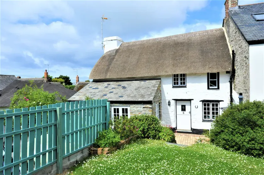Charming  Listed Thatched Cottage with parking and short walk to sandy beach . - Image 1