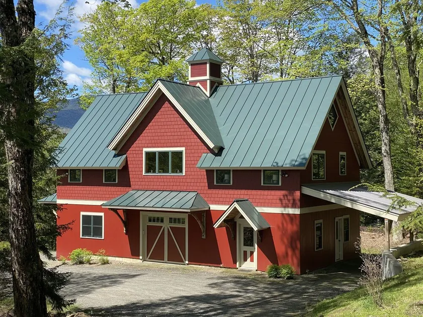 Post and Beam Carriage House in the heart of Mad River Valley - Image 1