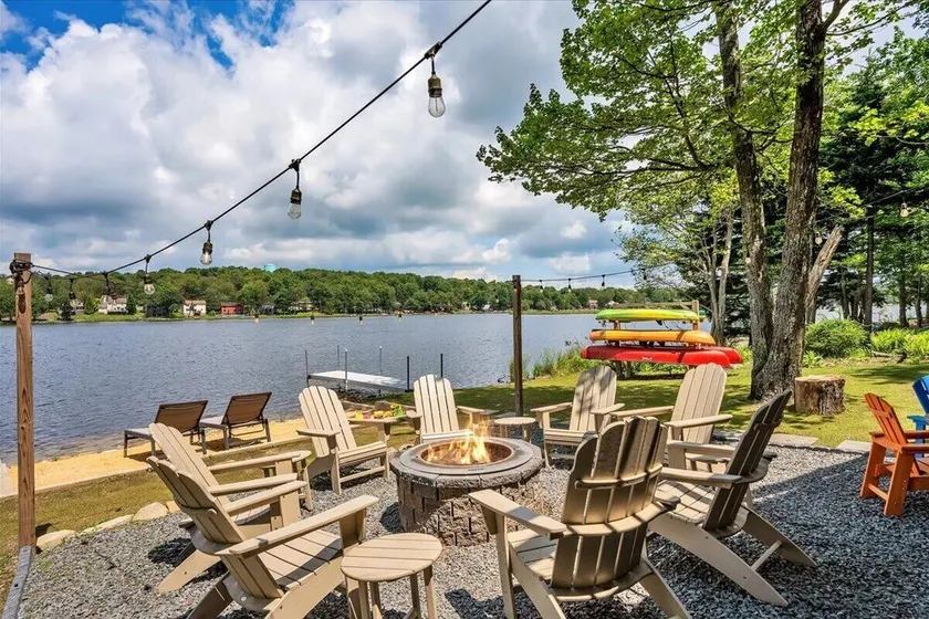 Amazing Lake Views, Hot Tub, Firepit, Game room, Private Beach and Boats - Image 1