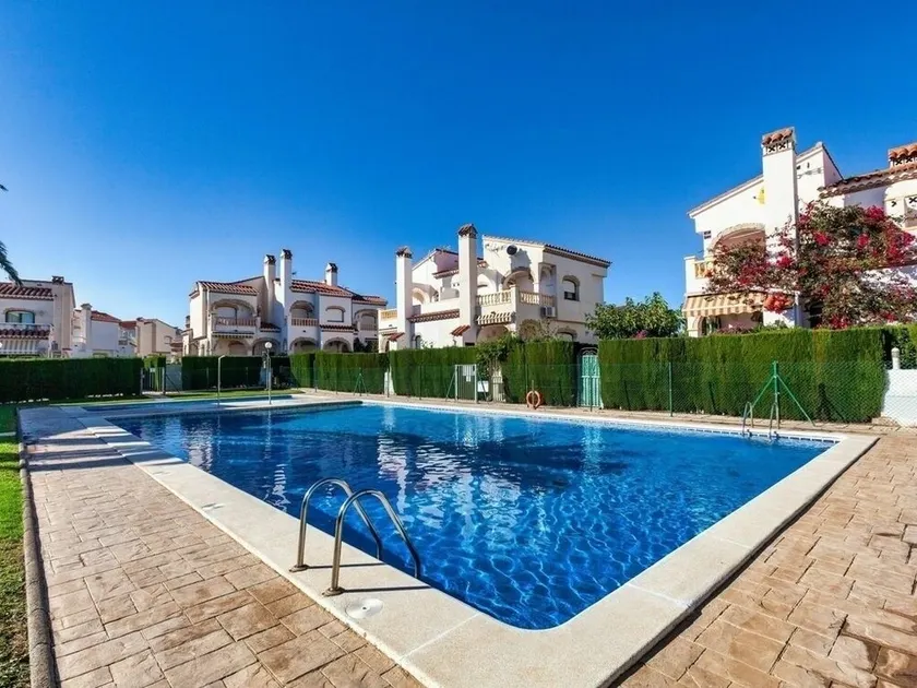 Semi-detached house in a quiet area - Image 1