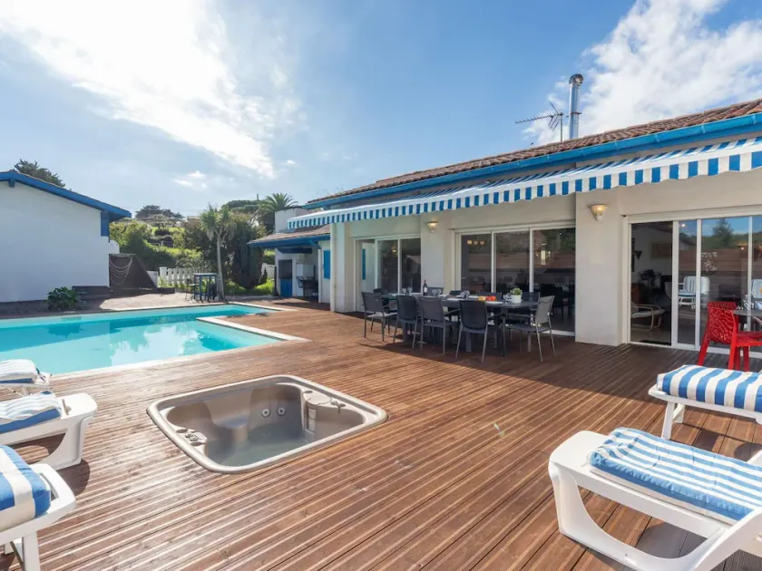 Smuk privat feriebolig med WIFI, boblebad, privat pool, TV, terrasse og kæledyr tilladt - Image 1