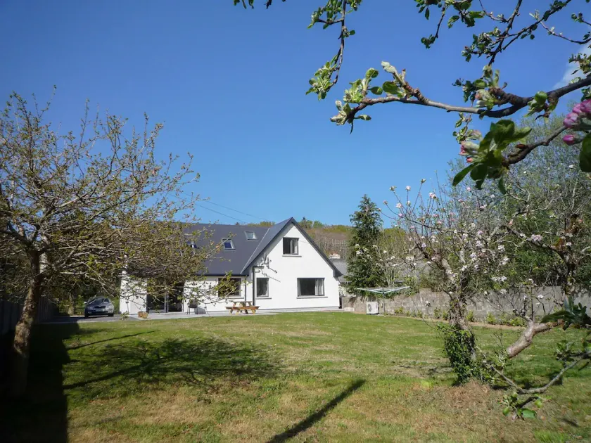 Purple Mountain Holiday Home - Image 1