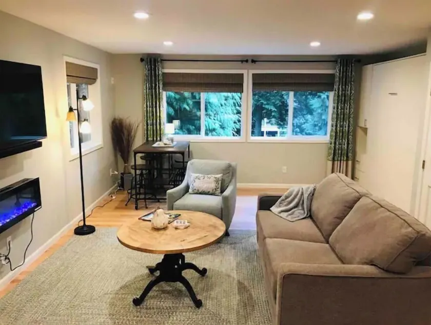Woodinville Wellington Creekside Studio - Image 1