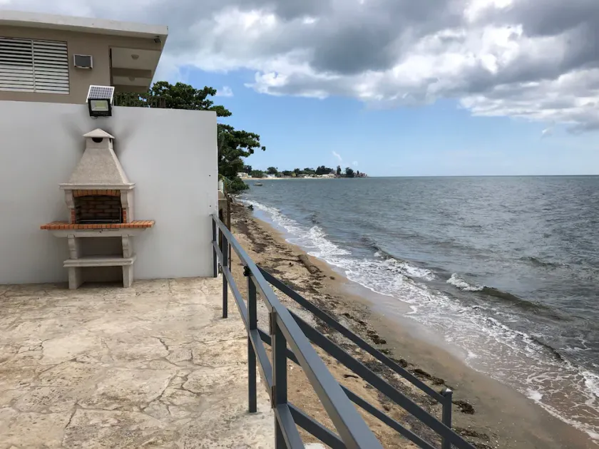 Walk to the beach from your beachfront 2 bedroom villa, sleeps 5 - Image 1