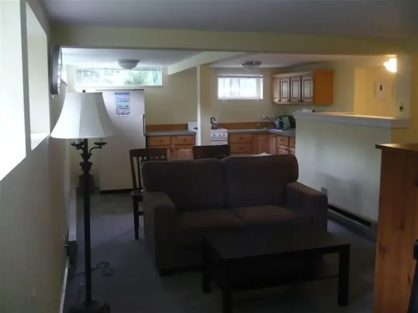 Cute Efficiency Studio 2 Miles to Downtown Seattle - Image 1