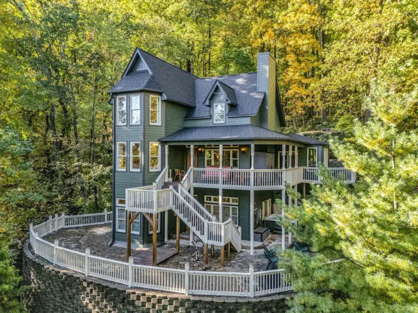 Lake Lure (FULLY OPEN), Rumbling Bald Amenities: Swim Beach, Pool. Pretty Views, Golf Cart, Hot Tub, Firepit - Image 1
