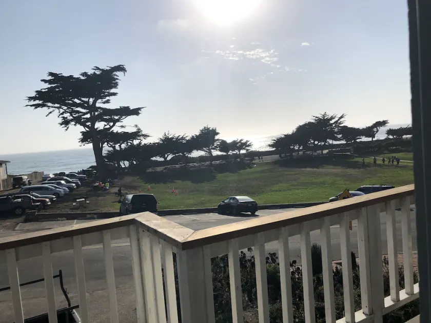 Beachfront home directly across from beach & park! Close to everything! - Image 1