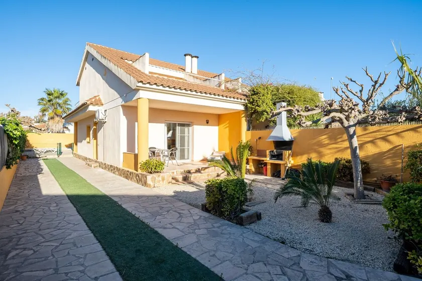 Ferienhaus \"Chalet l'alba\" mit Pool, Garten und WLAN - Image 1