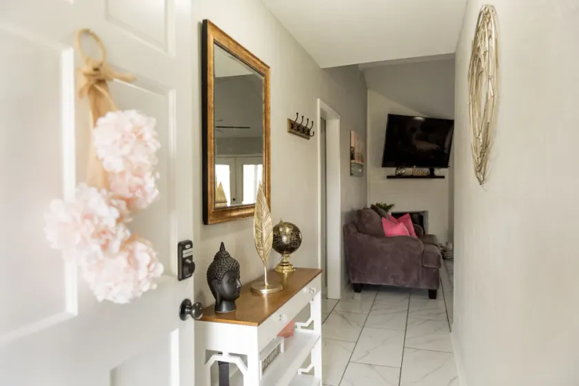 Royalty Luxe Stay💎3B/2R 🏠No Back Neighbors/Huge Beautiful Patio🌞Sleeps 8🛌 - Image 1