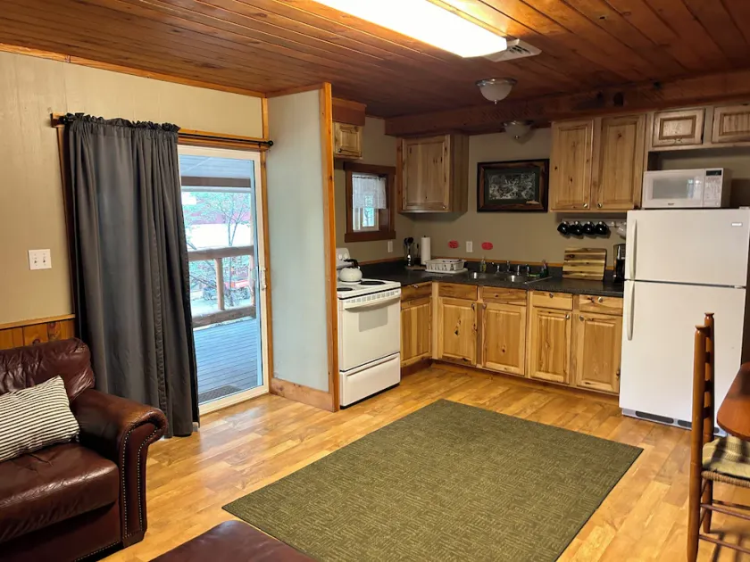Deschutes River Fly Shop &  Camp, River View Cabin Rental - Image 1
