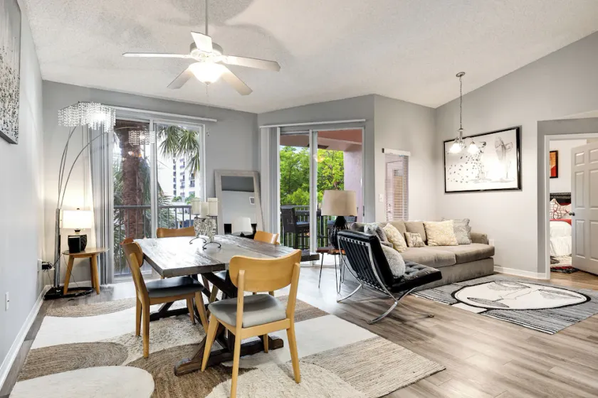 2 Br 2 Bath Waterfront Apt Walking To Beach - Image 1