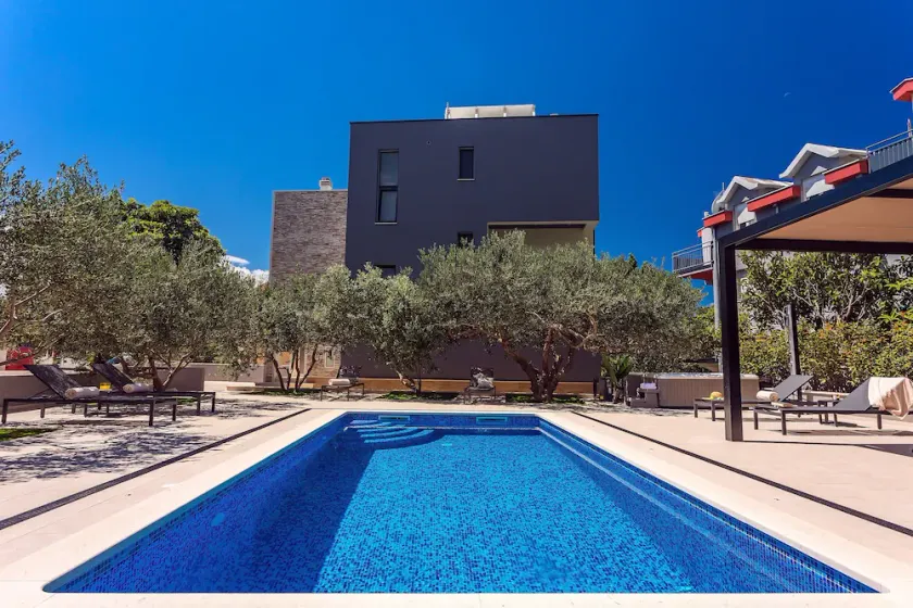 Villa Topaz - Image 1