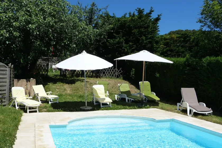 Two character houses in a hamlet with swimming pool and large garden - Image 1