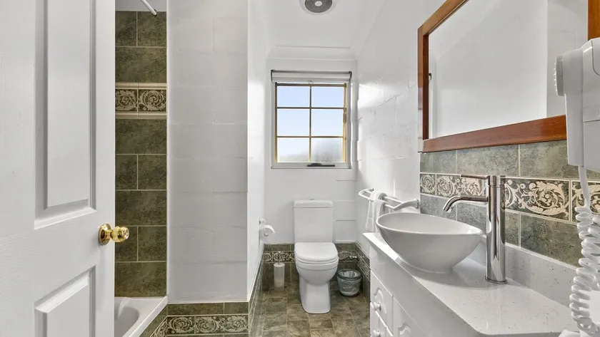 Swansea - \"Cottages\"  Studio Lodge Suites\" in Sherbourne Lodge. - Image 1