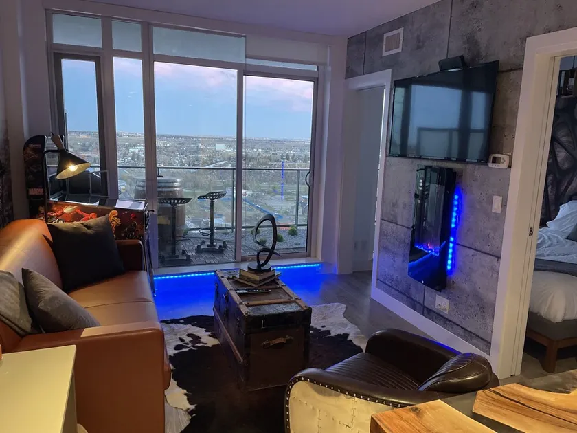 Jr. Penthouse Style DT Condo next Door to Bmo Center/Saddledome. Best balcony! - Image 1