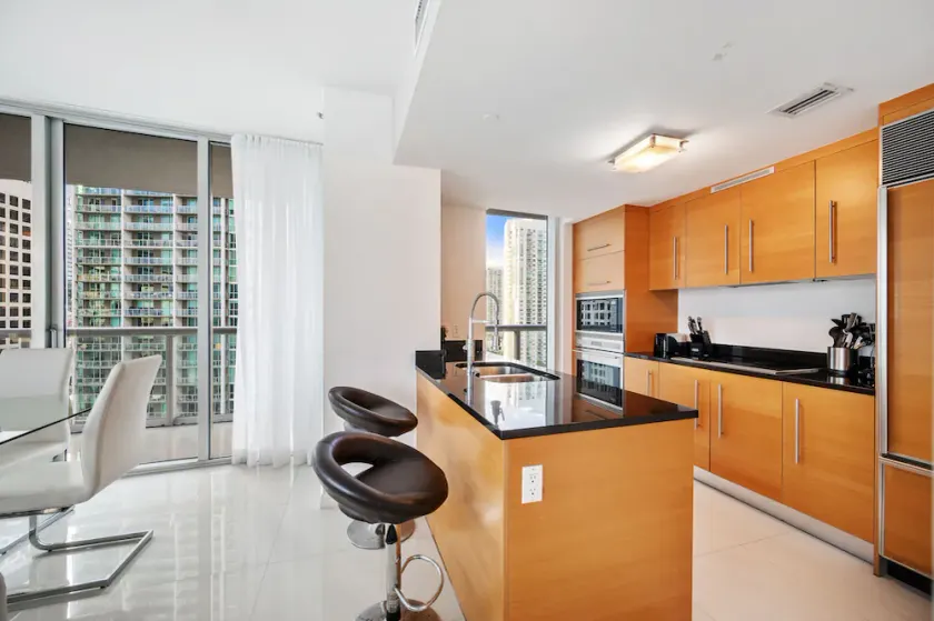 ICON BRICKELL • CORNER TWO BEDROOM• OCEAN VIEW - Image 1