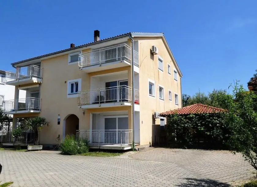 Apartment Dado - Image 1