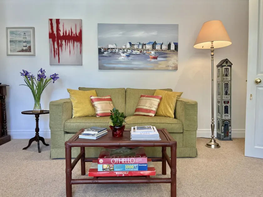 Charming, light, and bright lower ground floor apartment in Walmer - Image 1