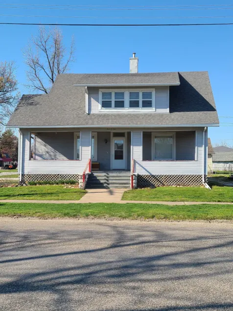 House with 2 separate living areas - Image 1