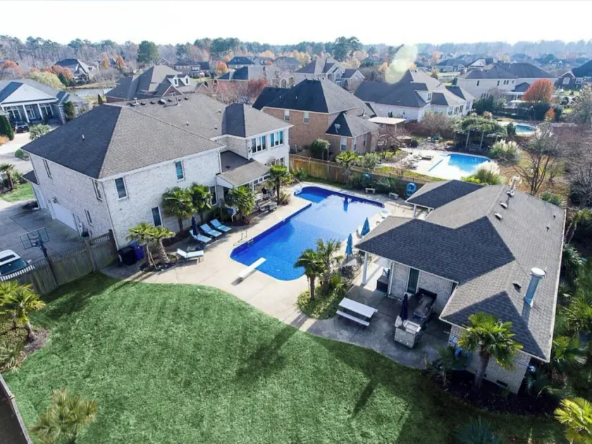 Reunion Paradise! Spacious Luxury Home and Pool House - Image 1