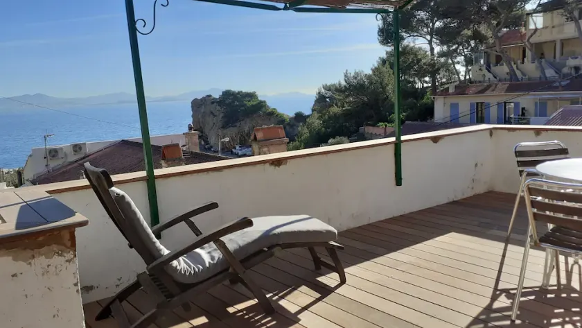 Panoramic sea view, in authentic cove, swimming and hiking on site - Image 1