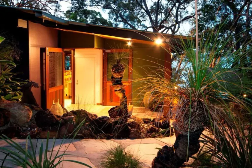 Noosa Luxury Lakehouse 3 Bdrm  (2 bdrm lockoff) - Double spas & wood fire - Image 1