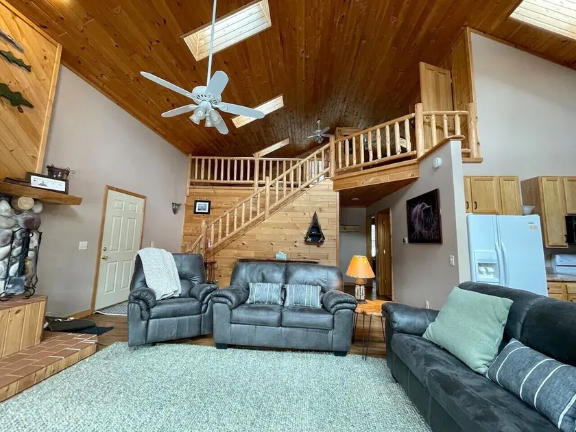 Spacious Cabin on the Chippewa River - Image 1