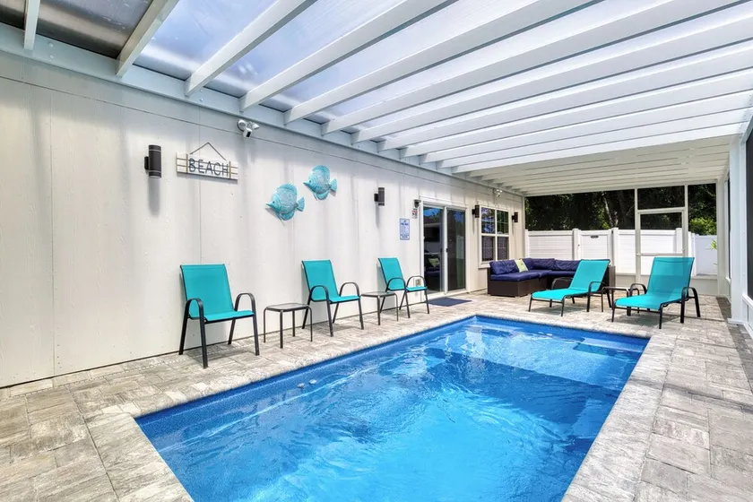 House with Screened Heated Pool year-round with 10 minutes to the Beaches! - Image 1