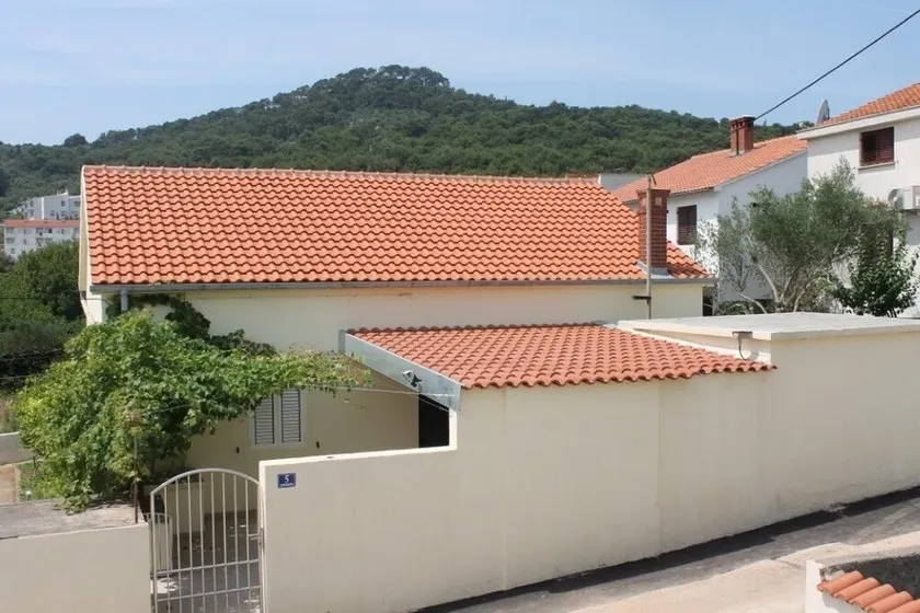 Seaside holiday house Preko, Ugljan - 12078 - Image 1
