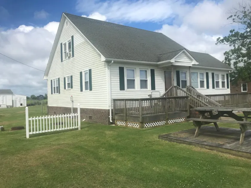 Beautiful pet friendly lodge in a quaint fishing village and sleeps 10 - Image 1