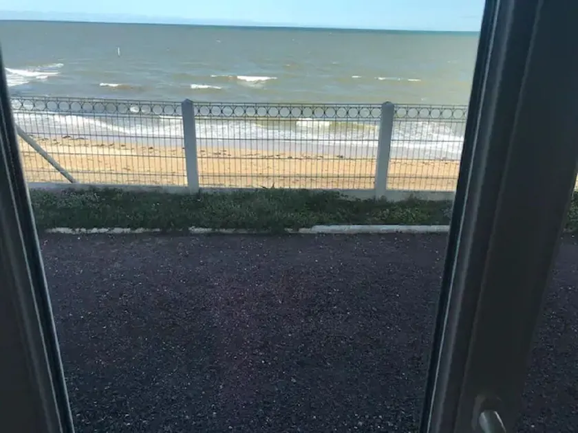 Feet in the water - Image 1