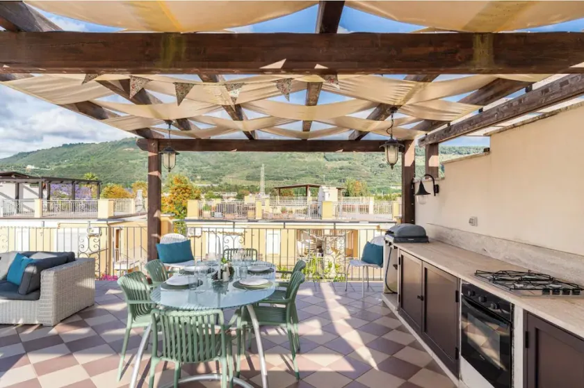 High-Speed Internet, large roof terrace (& outdoor kitchen), two beds, two bath. - Image 1