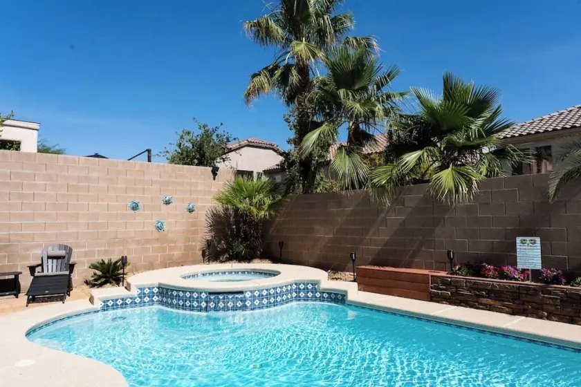 Clean Vegas area with HEATED salt pool & hot tub, PRIVATE Luxury  5 Star Reviews - Image 1